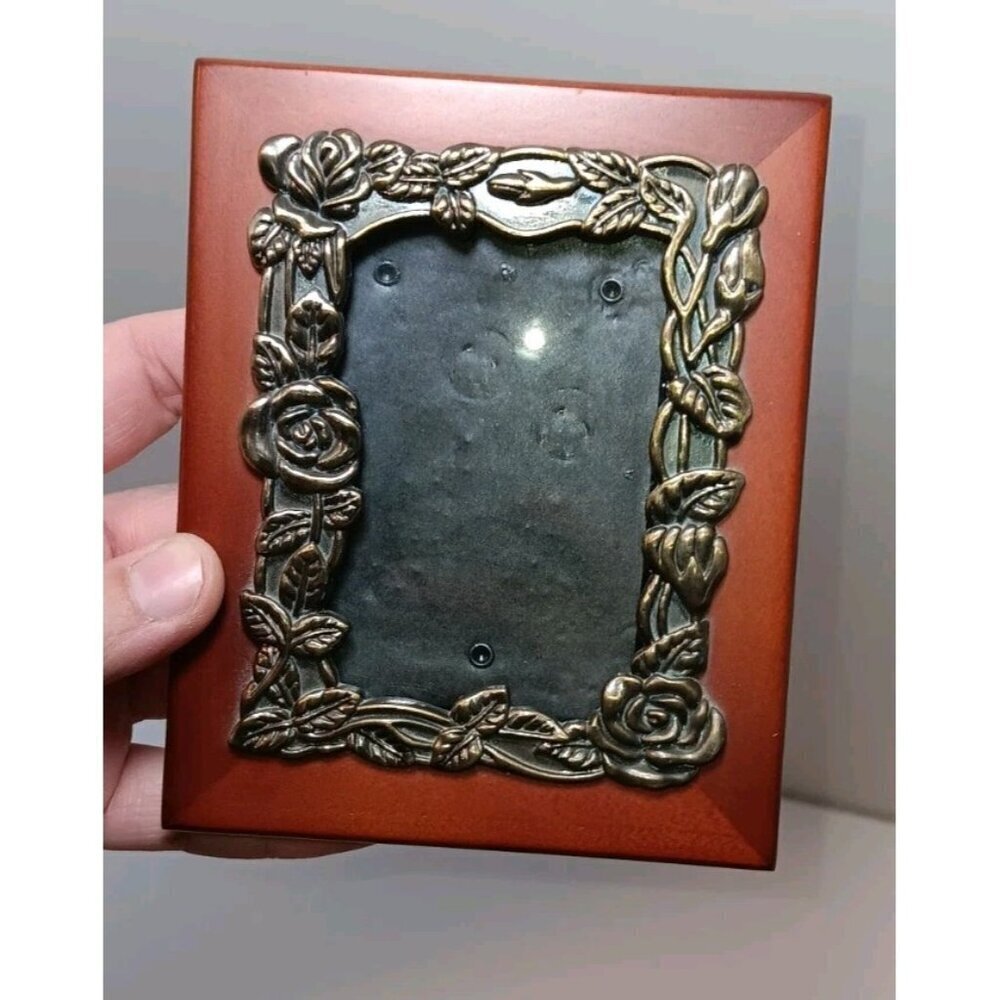 Vintage Wooden Metal Roses Flower Frame 3D Antiqued Cottage Core Miniature 5x4